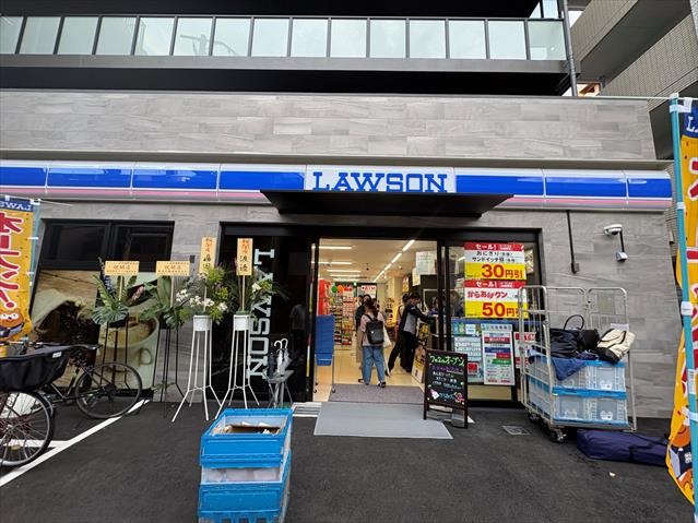 コンビニ　ローソン（コンビニ）まで111m