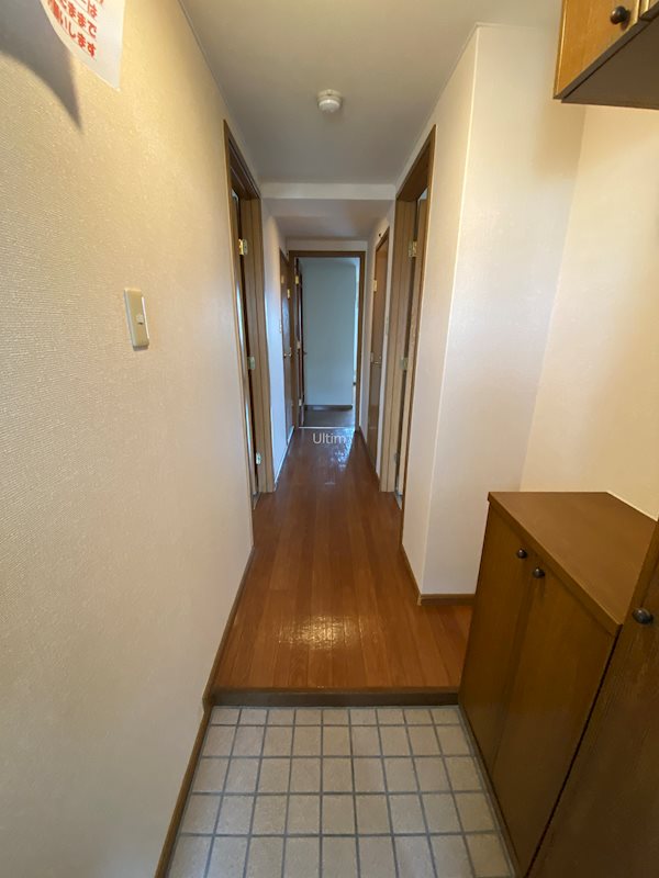 玄関　別部屋の写真です。