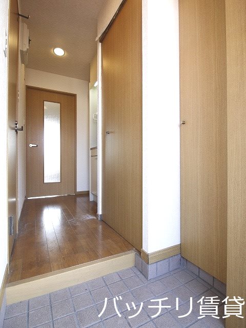玄関　画像は別号室イメージの為、現況を優先いたします。