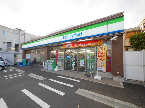 コンビニ　ファミリーマート（コンビニ）まで222m