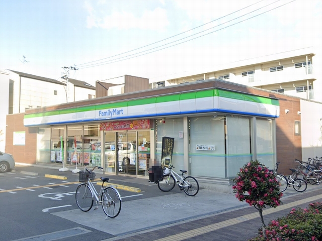 コンビニ　ファミリーマート（コンビニ）まで166m