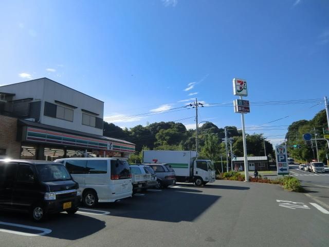 コンビニ　セブンイレブン（コンビニ）まで760m