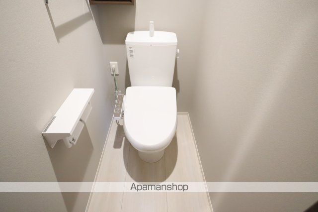 RETOLIA瓦口CRESTのトイレ写真