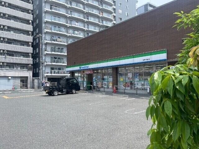 コンビニ　ファミリーマート城東今福東店（コンビニ）まで176m