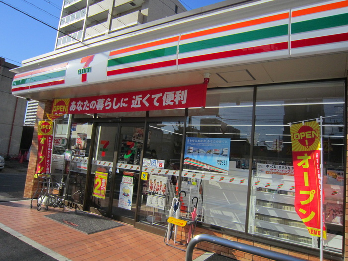 コンビニ　セブンイレブン（コンビニ）まで359m