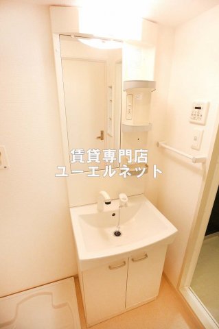 洗面設備　清潔感ある独立洗面台で毎日気持ちよく♪