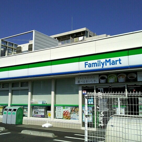 コンビニ　ファミリーマートアイダ八潮店（コンビニ）まで428m