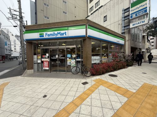 コンビニ　ファミリーマート 四ツ橋南堀江店（コンビニ）まで121m