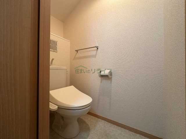 トイレ　別部屋参考写真となります。
