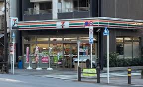 コンビニ　セブンイレブン中央区新川2丁目店（コンビニ）まで241m