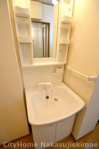 洗面設備　脱衣所（シャンプードレッサー・洗濯機室内置）