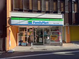 コンビニ　ファミリーマート東山三丁目店（コンビニ）まで48m