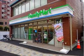 コンビニ　ファミリーマート 麻布運動場前店（コンビニ）まで384m