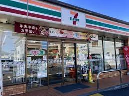 コンビニ　セブンイレブン能登川垣見店（コンビニ）まで557m