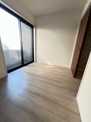 その他部屋・スペース　広くて明るい寝室