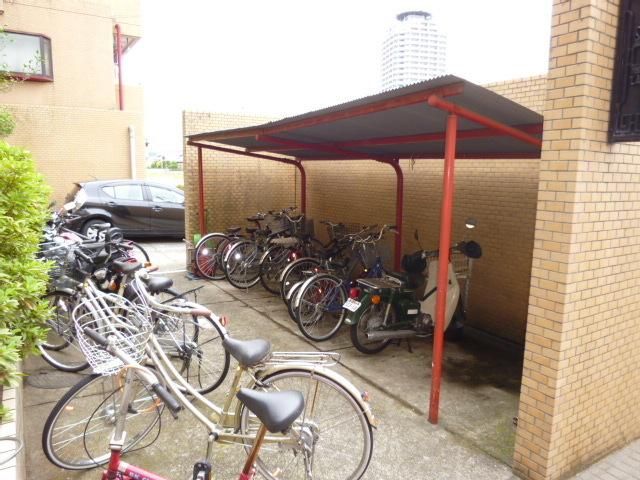 その他共有部分　～屋根付き駐輪所～