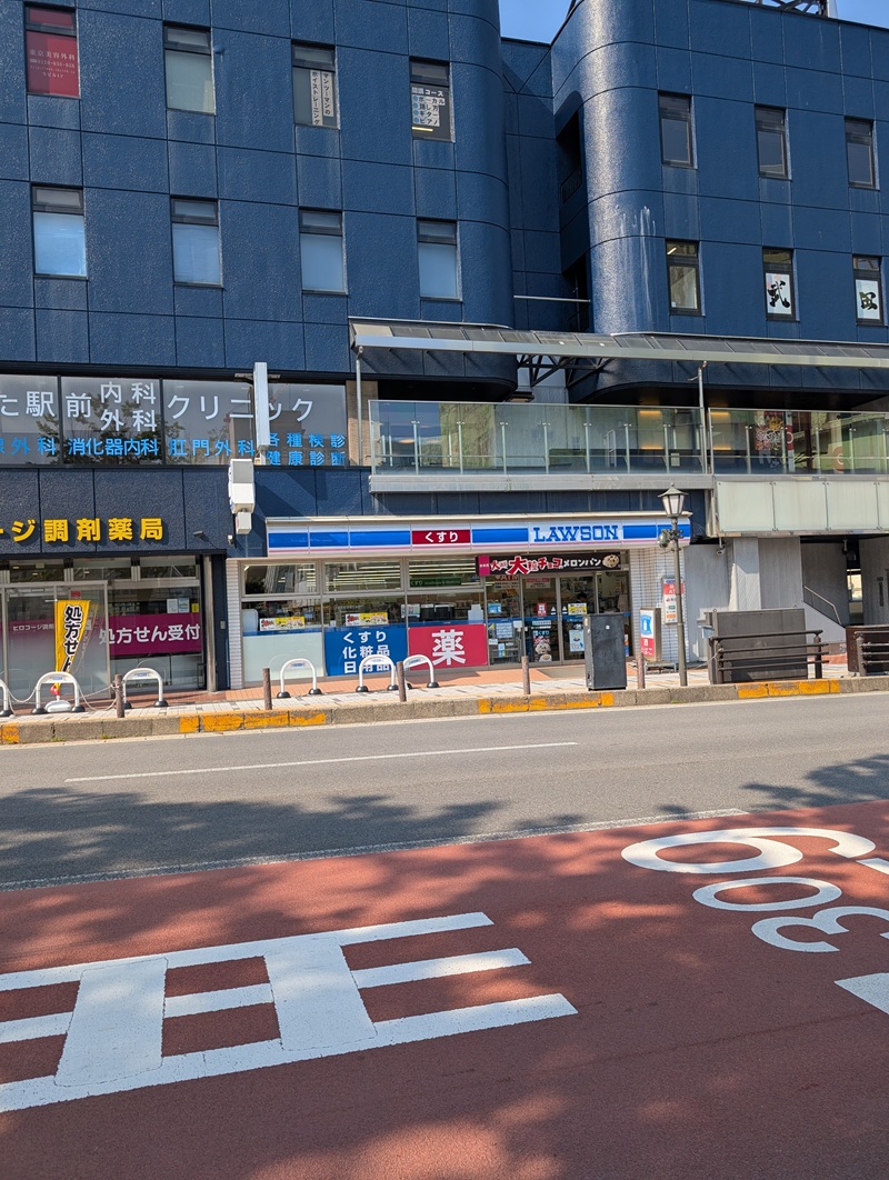 コンビニ　ローソン秋田駅西店（コンビニ）まで160m