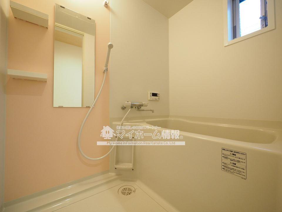 バス・シャワールーム　小窓付きで換気もお任せください