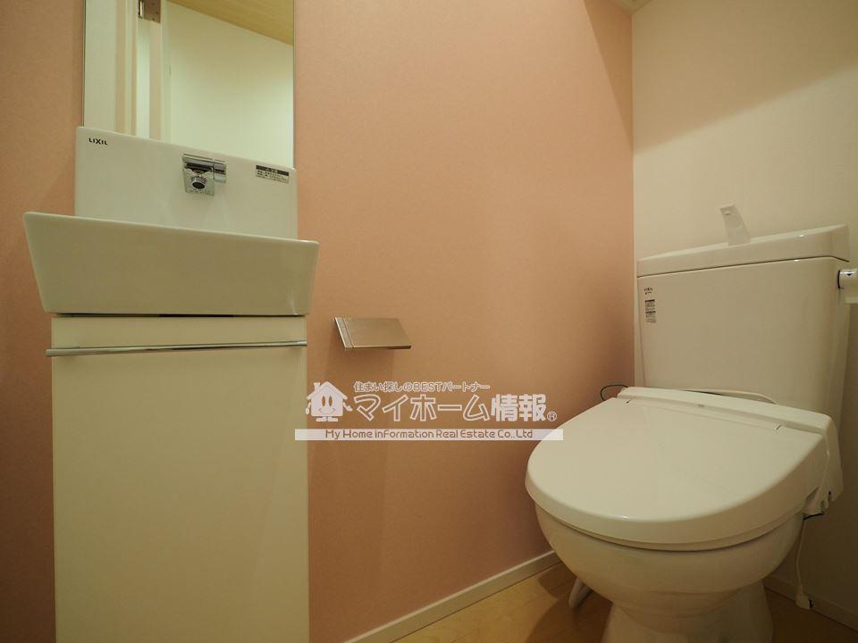 トイレ　トイレにも手洗い場を設置しました