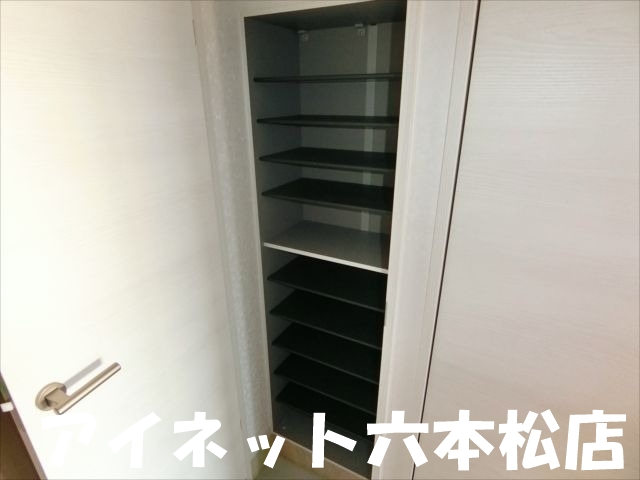 収納　靴はこちらへ。