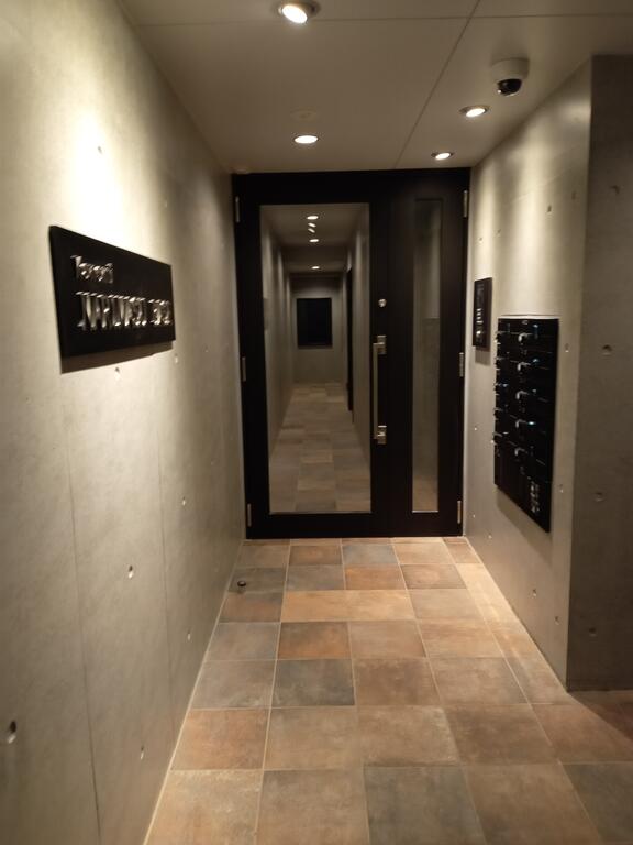 エントランス　オートロック＆防犯カメラ設置のエントランス