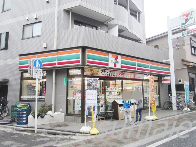 コンビニ　ファミリーマート板橋三丁目店（コンビニ）まで975m