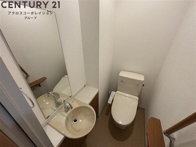 トイレ　温水洗浄便座機能付きのトイレです♪