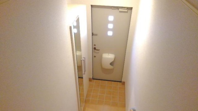 玄関　収納もある玄関です