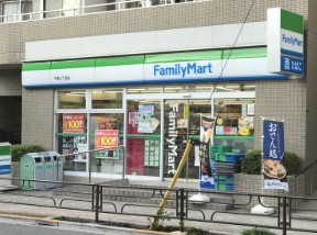 コンビニ　ファミリーマート千束三丁目店（コンビニ）まで218m