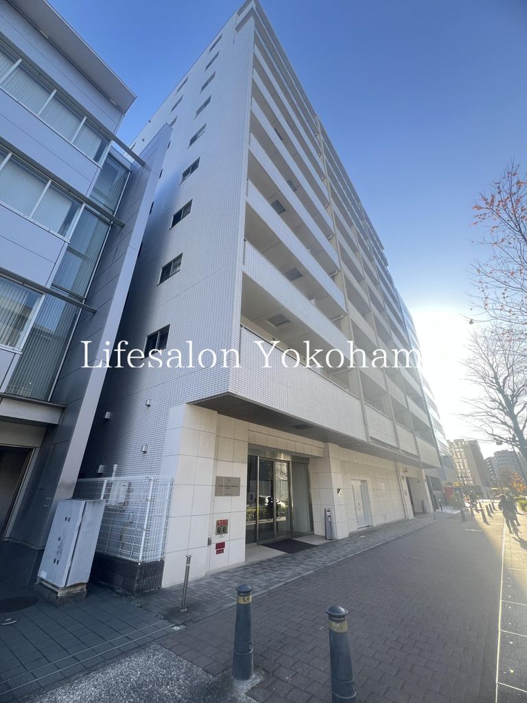 建物外観　駐車場