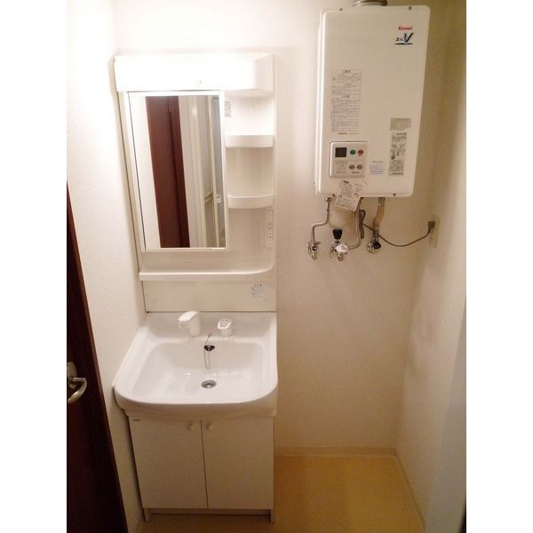 洗面設備　使いやすい洗面所です