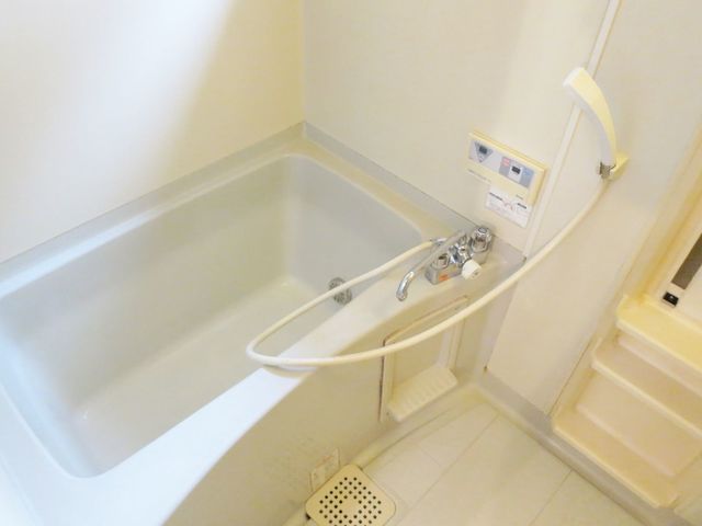 バス・シャワールーム　バスタブです☆