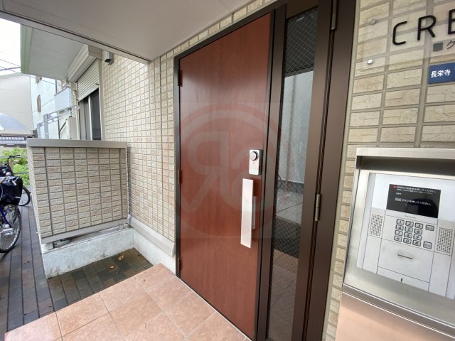 エントランス　落ち着いたエントランスです