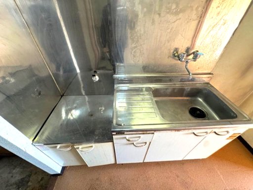 キッチン　※写真は別室です※クリーニング前の写真です