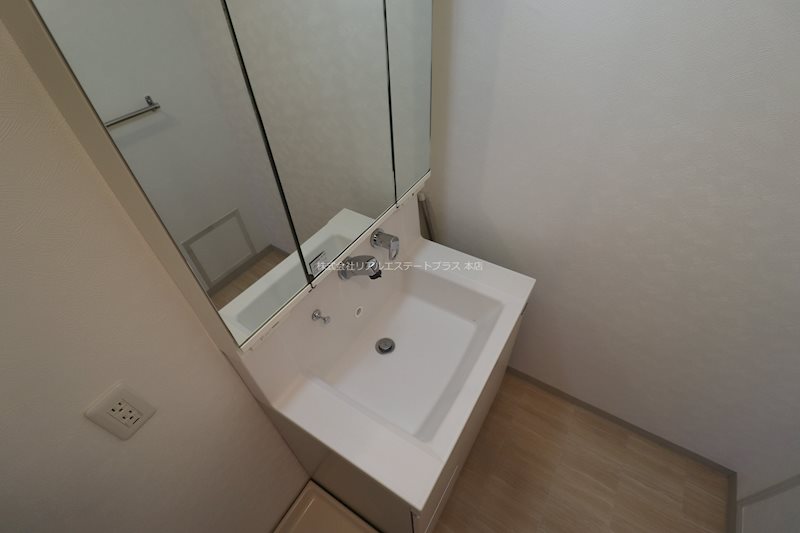 洗面設備　他の部屋の室内写真となります。