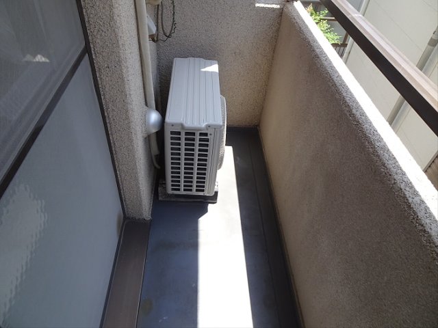 バルコニー　暖かな日差しのふりそそぐバルコニー