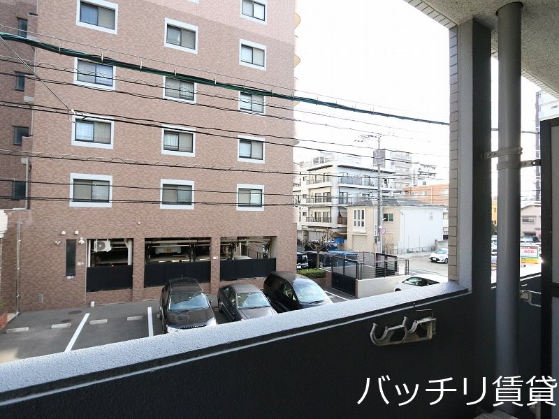 バルコニー　別号室タイプの為、現状を優先いたします