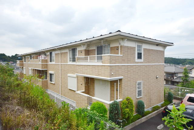 建物外観　～住環境良好ですっ～