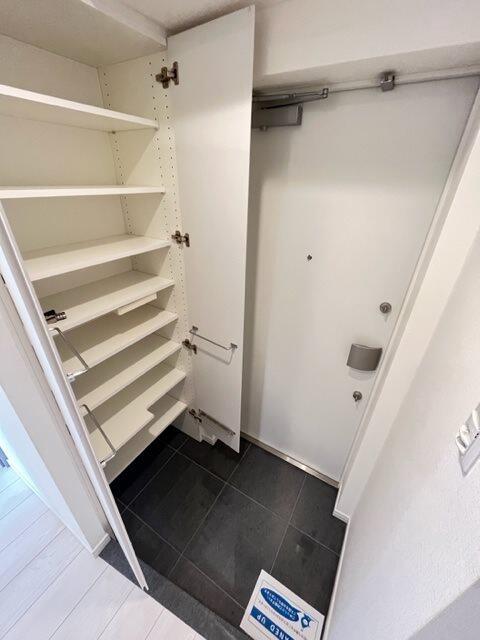玄関　収納もある玄関です