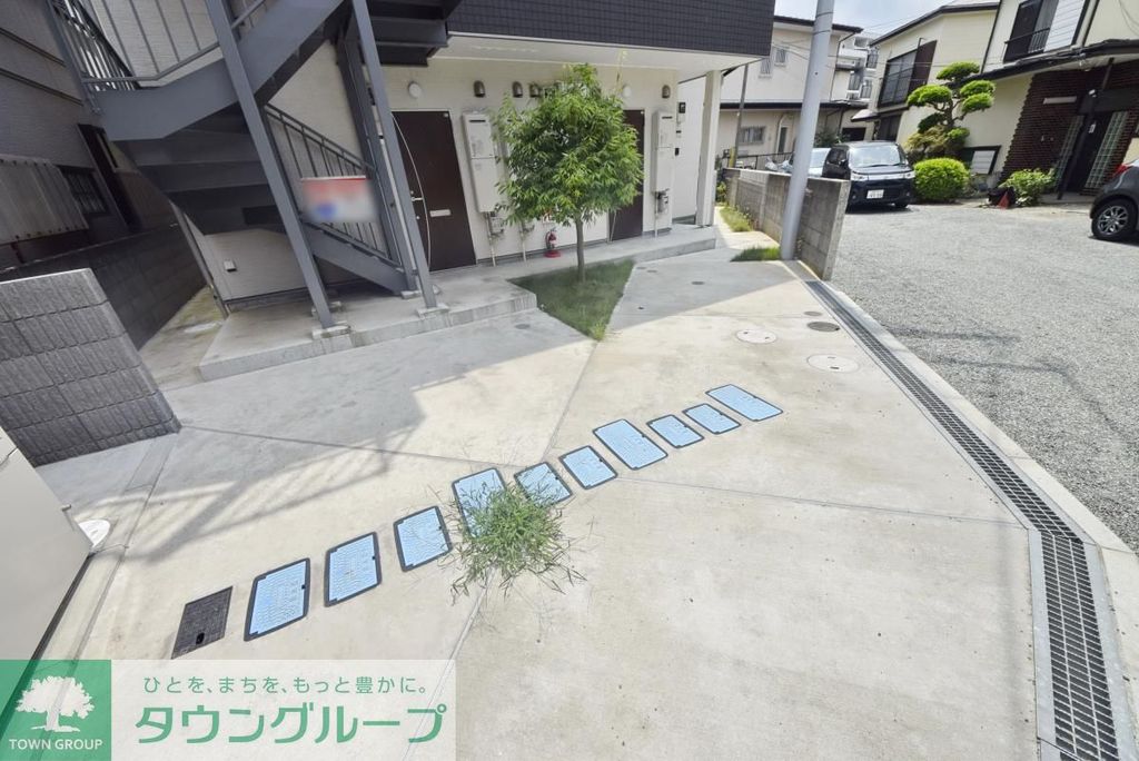 エントランス　駐車場