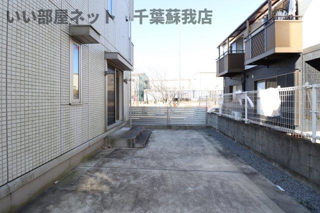 駐車場　駐車場に車を止められます