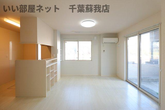 居室・リビング　こちらのリビングで趣味の時間をお楽しみください
