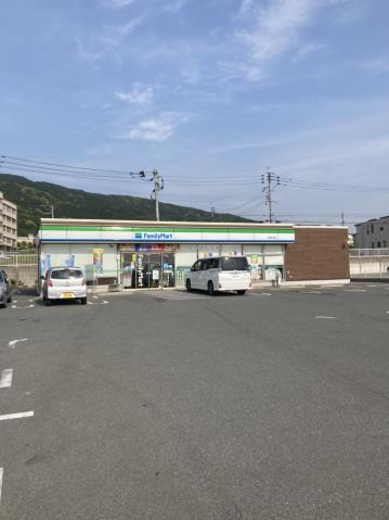 コンビニ　ファミリーマート（コンビニ）まで808m