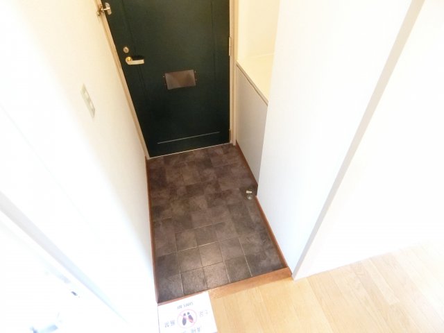 玄関　写真は同マンション別の部屋です