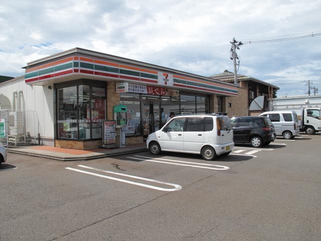 コンビニ　セブンイレブン（コンビニ）まで700m