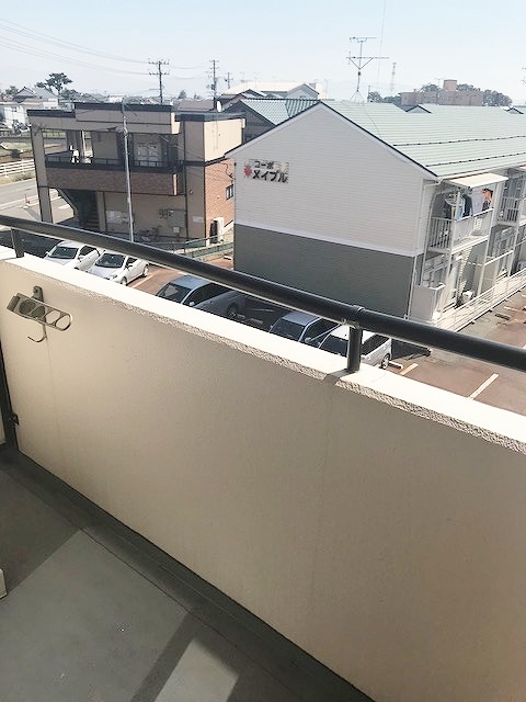 バルコニー　バルコニーがあるので換気や洗濯物を干せます☆
