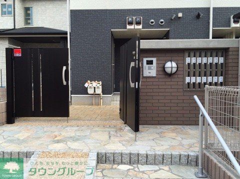 その他　オートロックゲート付き。