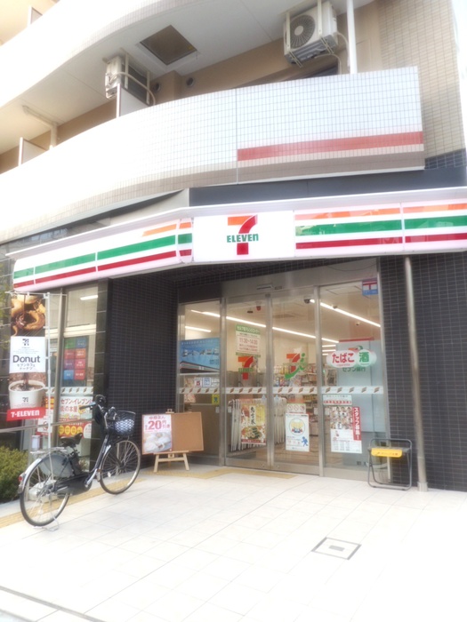 コンビニ　セブンイレブン（コンビニ）まで200m