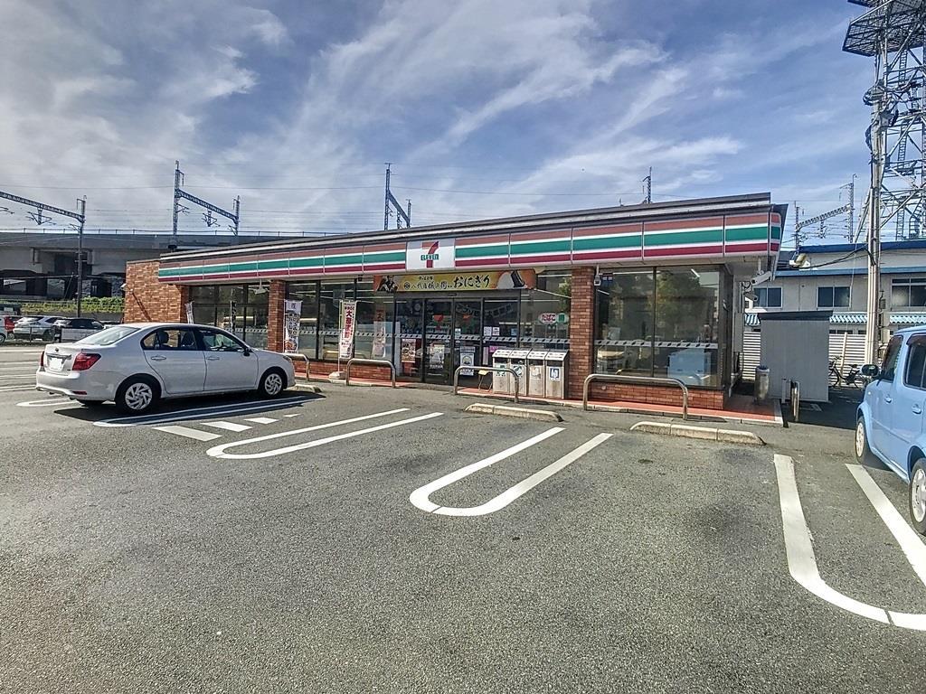 コンビニ　セブンイレブン山口小郡御幸町店（コンビニ）まで531m