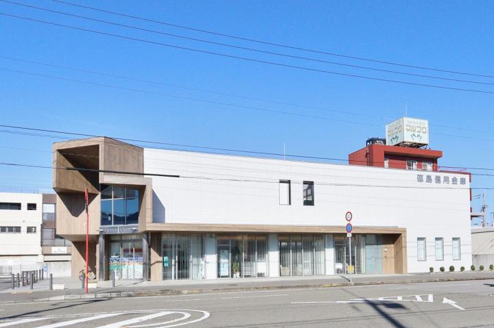 銀行　徳島信用金庫鳴門支店（銀行）まで252m